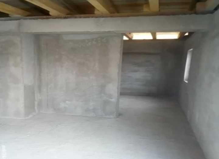 Echipă execută tencuială interior, exterior