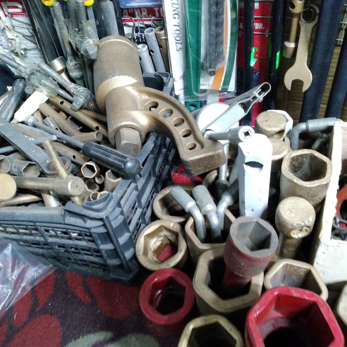 Ключи торцовые и накибные