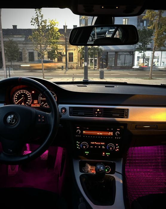 BMW Seria 3 E90 320d lci pachet M interior exterior