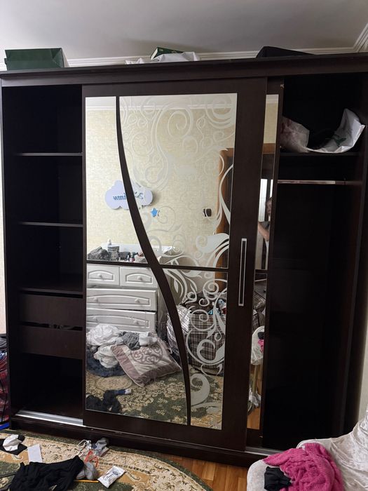 Продам спальний шкаф