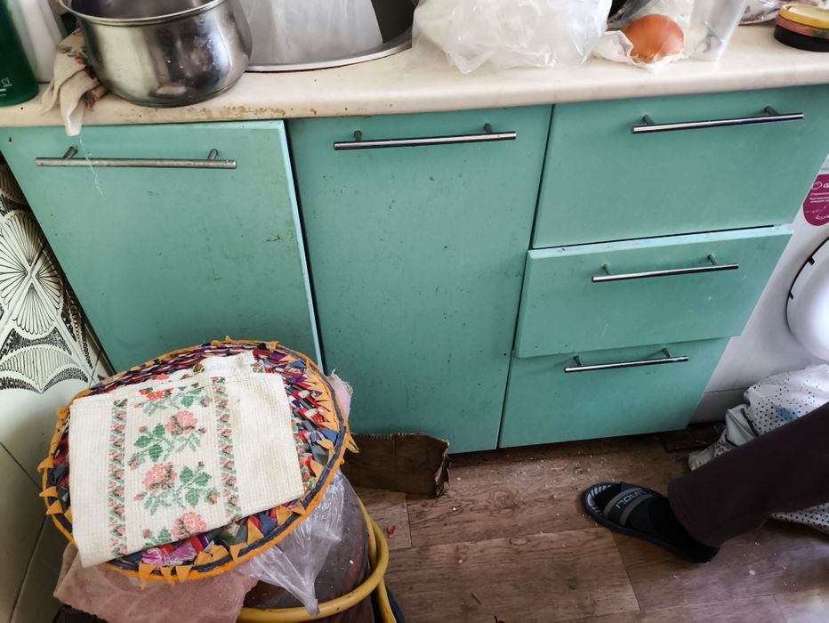 Кухоный гарнитур с шкафом срочно