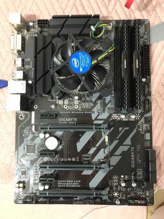 i3 8100, 16GB RAM, MB Gigabyte Z370, Sursa 700 W,  Cooler CPU Zalman