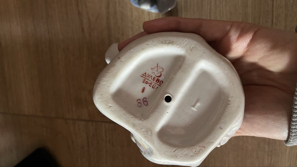 Статуэтки лебедей