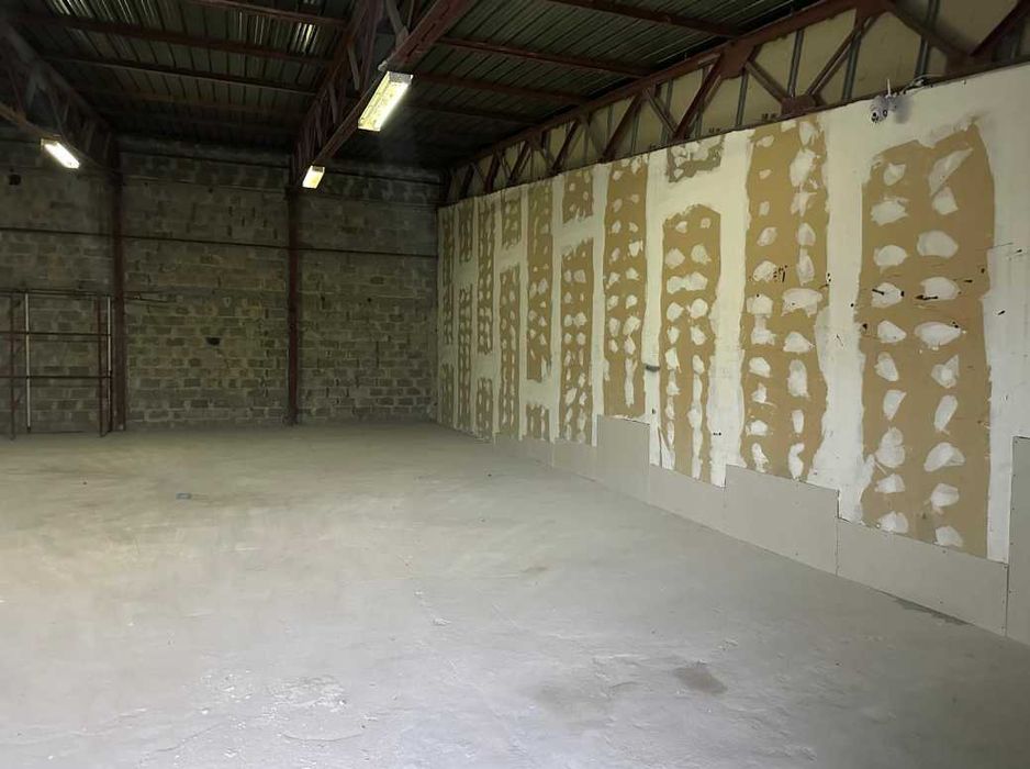 Дава се под наем Склад в Варна, Западна промишлена зона - 135 кв.м за 807.84 € - Снимка #2