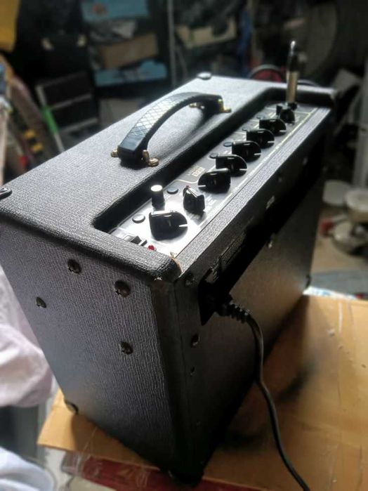 Усилвател Line6/ Crate/ Marshall, кубе за китара с вграден процесор ефекти