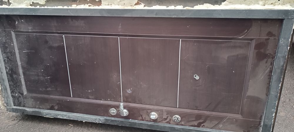 Продам входную дверь