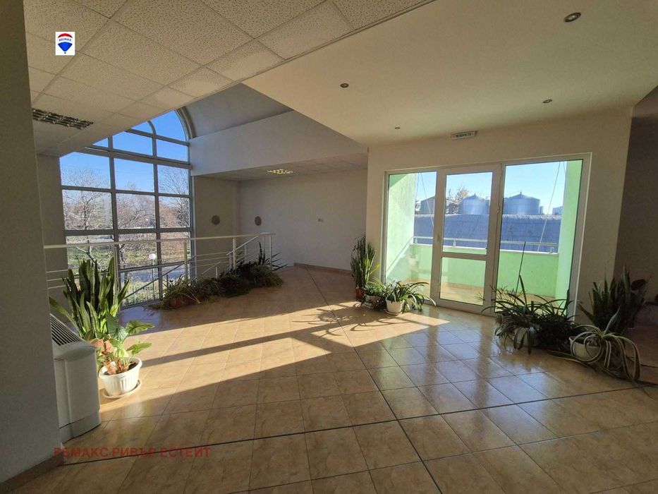 Дава се под наем Офис в Русе, Промишлена зона - Изток - 325 кв.м за 1000 € - Снимка #11