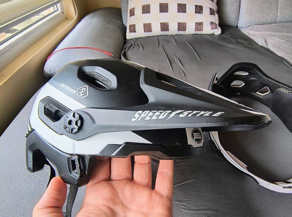 MTB каска Bell Super DH MIPS Helmet