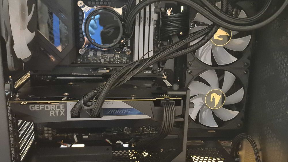 Продавам компютър RTX 4070ti, I7 14700kf, 128gb ram, 2 TB ssd