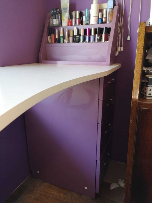 Маса / Бюро за маникюр