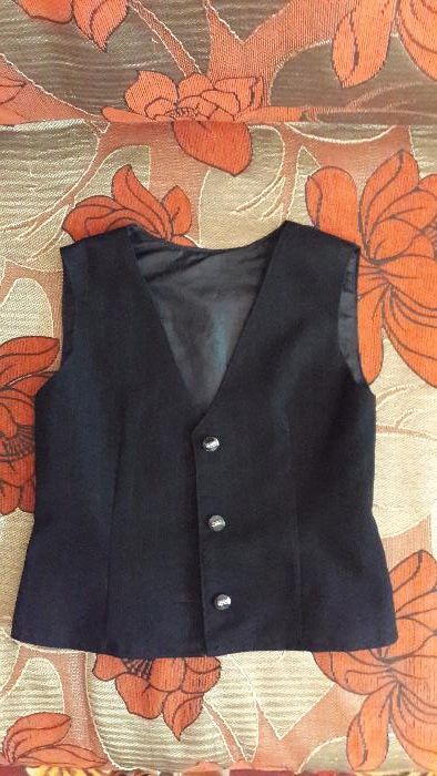 Продам школьную одежду