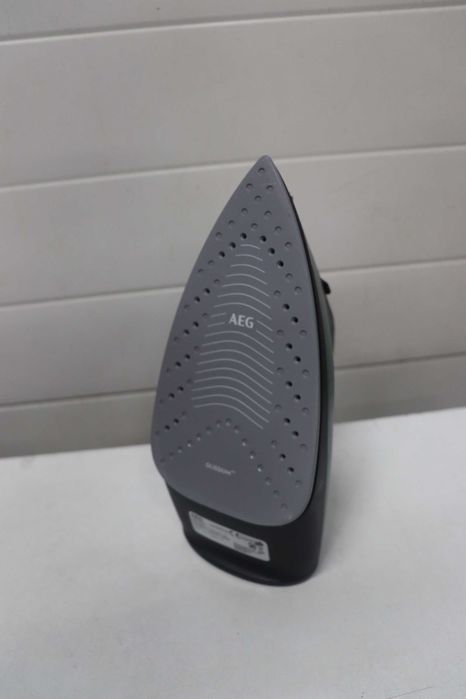 Парна ютия AEG Gentle 5000, 2400 W, 110g парен удар, 250 ml, керамична гладеща плоча