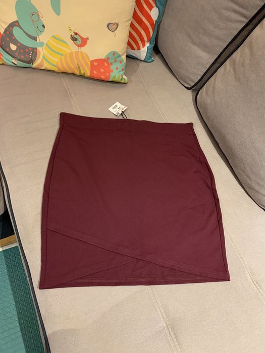 Къса пола reserved 42 размер