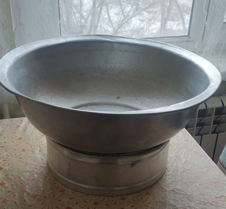 Алюминиевые сито и таз