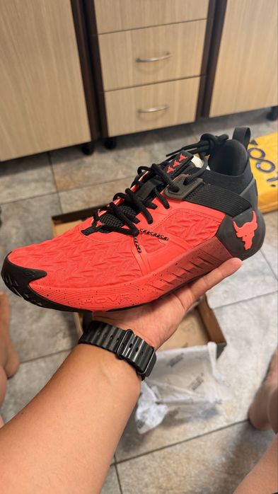 Under armour project rock 6 marimea 45,5 noi nepurtati.