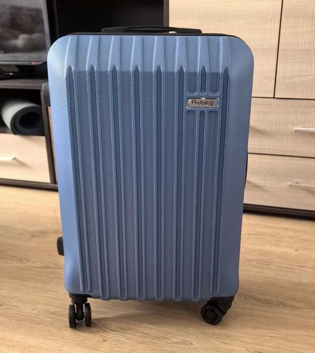 Чемодан Ridberg M со съемными колесами