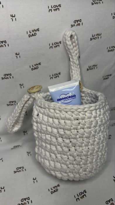 Вязанные корзинки и игрушки шуршалки