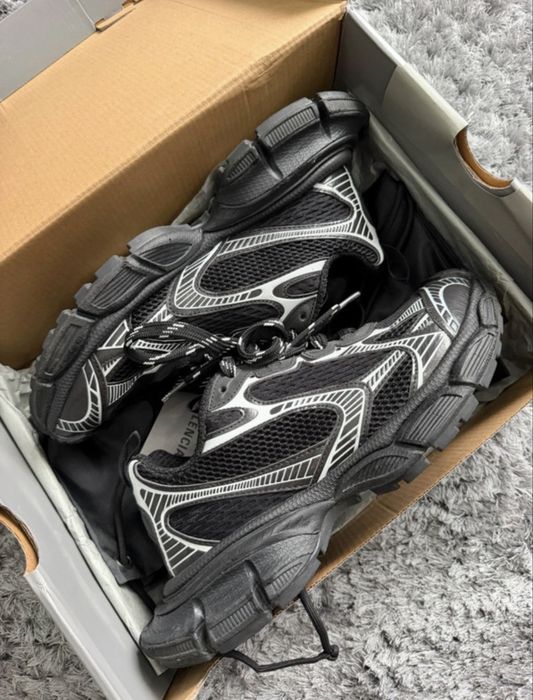 Balenciaga 3XL.