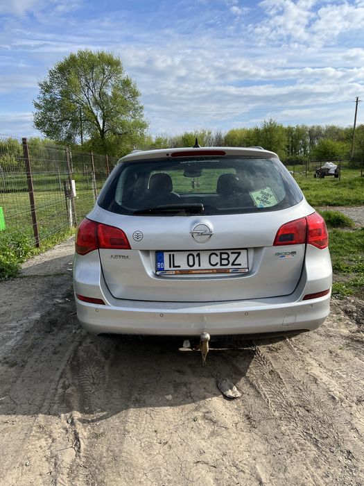 De vanzare opel astra j 2011