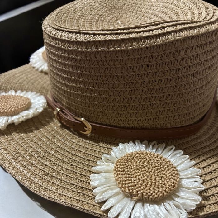 Ръчно декорирана лятна дамска шапка