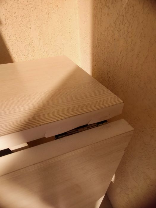 Продаю стол книжка