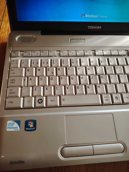 Toshiba Satelit L500 15.6 inc.Перфектно състояние.