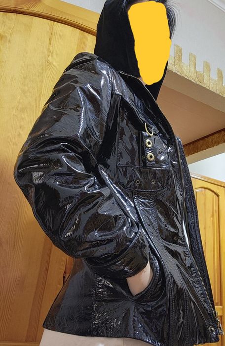 Продам женскую кожаную куртку