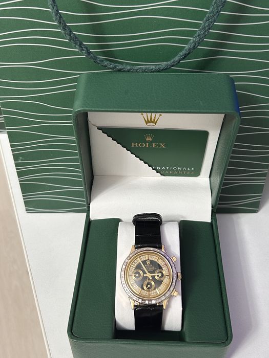 Золотые часы с брилллантами