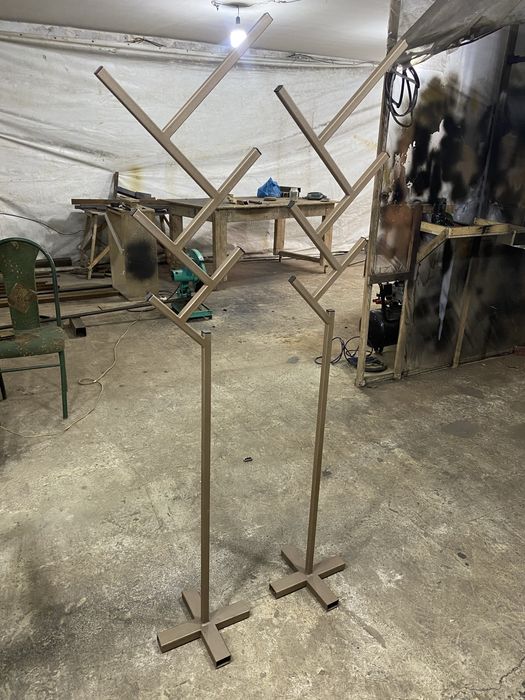 Вешалка полка для  прихожей и магазинов