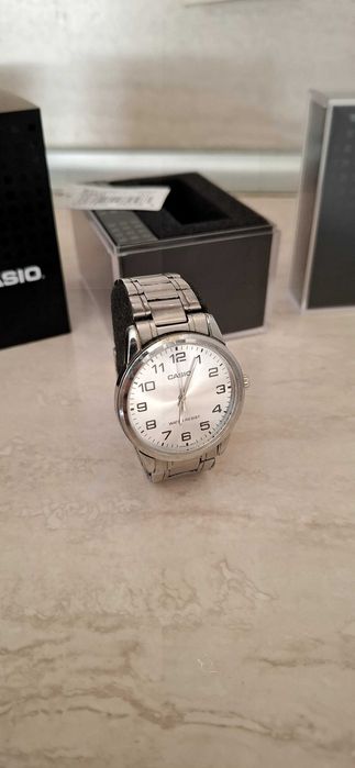 Часовник casio водоустоичив