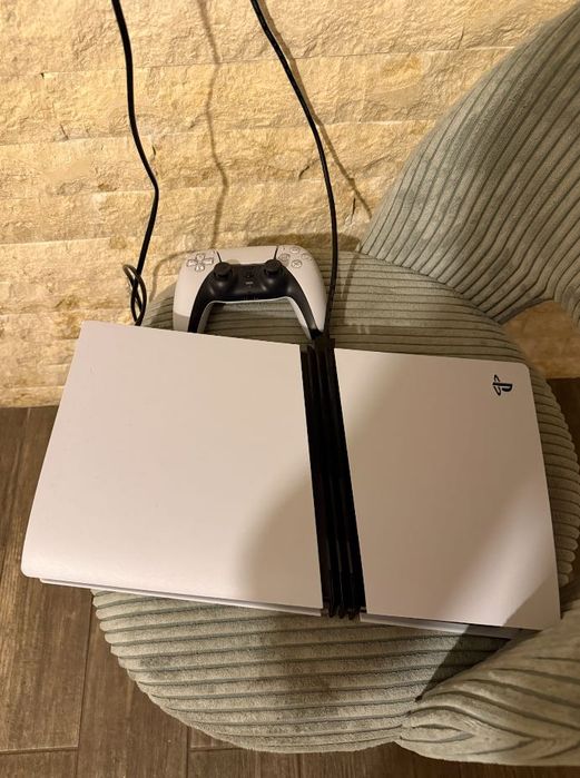 PlayStation 5 Pro 2TB, cumparat de la Altex, garantie pana in 08.2028