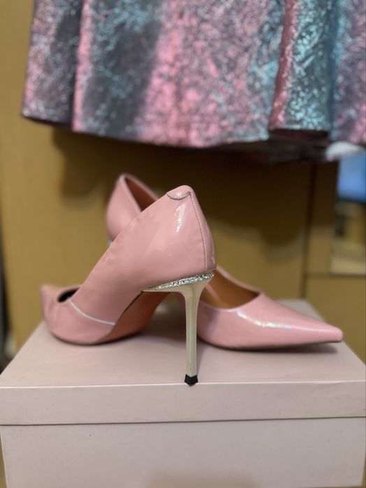 Дамски розови обувки