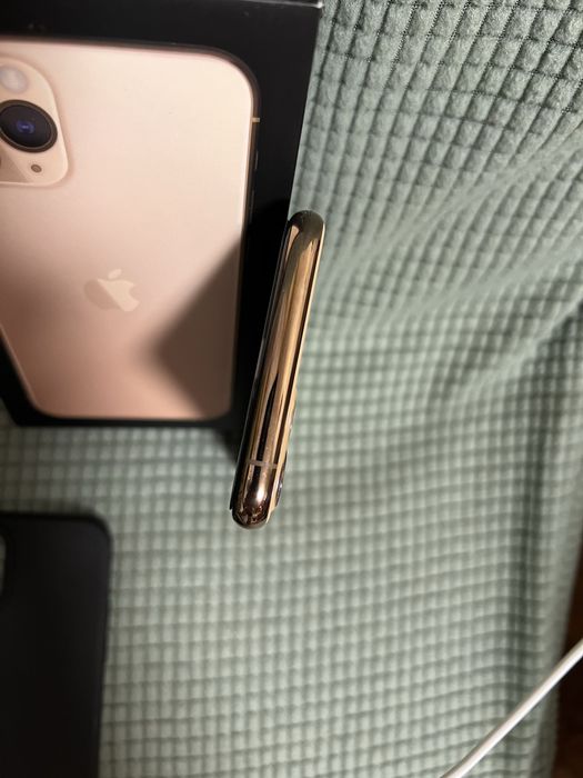 Продам Iphone 11 Pro Gold R/MA