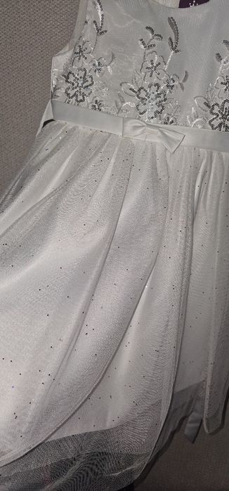 Нарядное платье белое