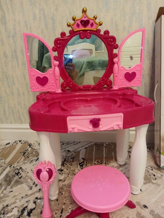 Стол в очаровательно стиле