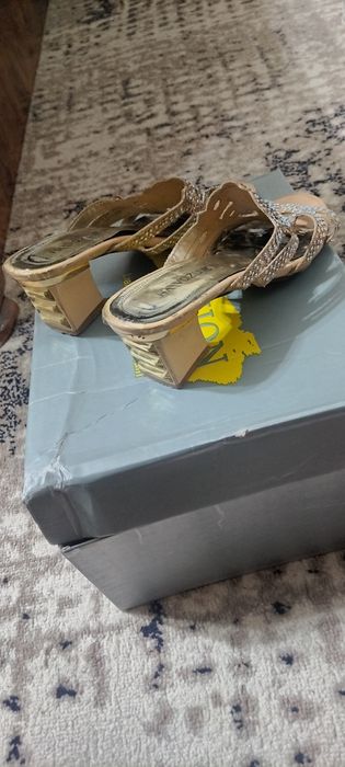 Kiyilgan oyoq kiyimlar