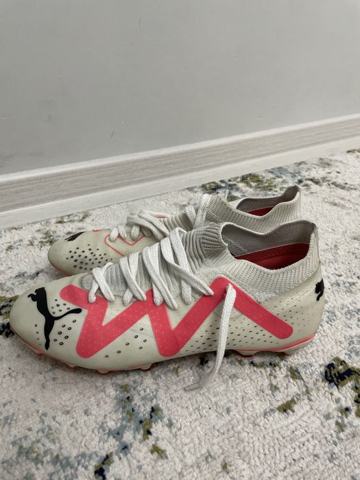 продам бутсы пума белый цвет