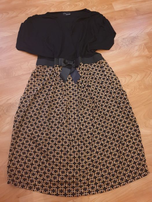 Стилна рокля с интересен десен