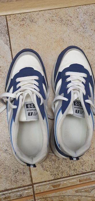 Кроссовки почти новые