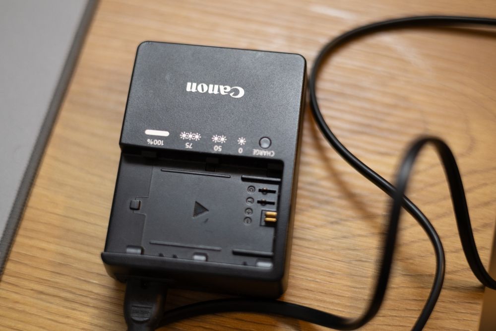 Canon EOS 90D с 3 обектива и 3 филтъра