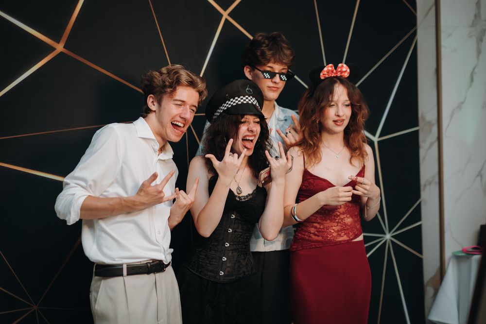 Cabina Foto / Oglinda Magică – Nuntă | Botez | Majorat | Party