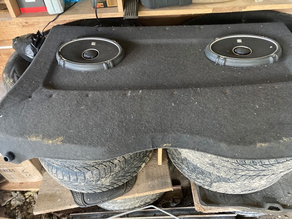 Vand tavita cu boxe JBL portbagaj Ford foscus 2