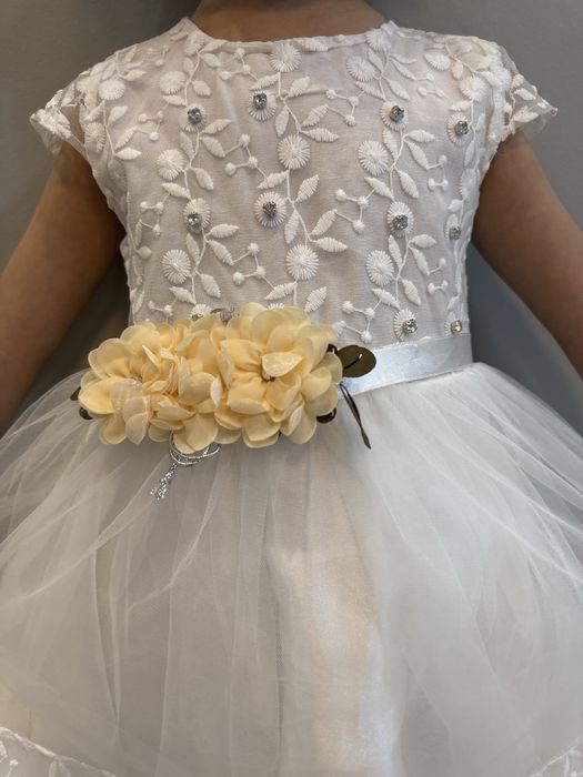 Продам платье нарядное для девочки