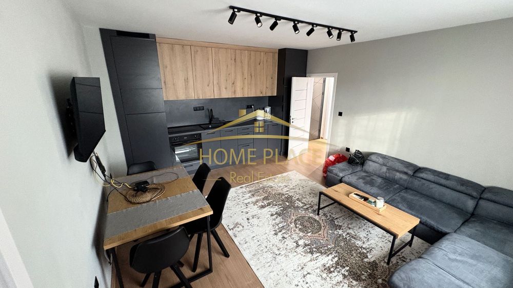 Дава се под наем Тристаен апартамент в Варна, Базар Левски - 100 кв.м за 1020 € - Снимка #1