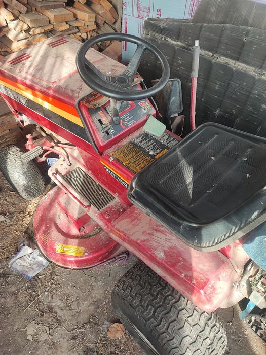 Tractoras tuns iarba Murray 12,5CP
