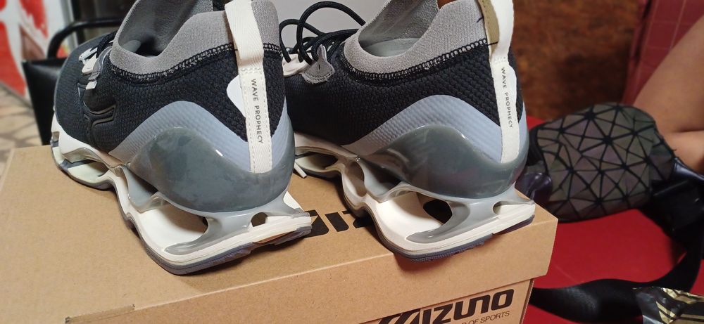 Mizuno Wave Prophecy 11
