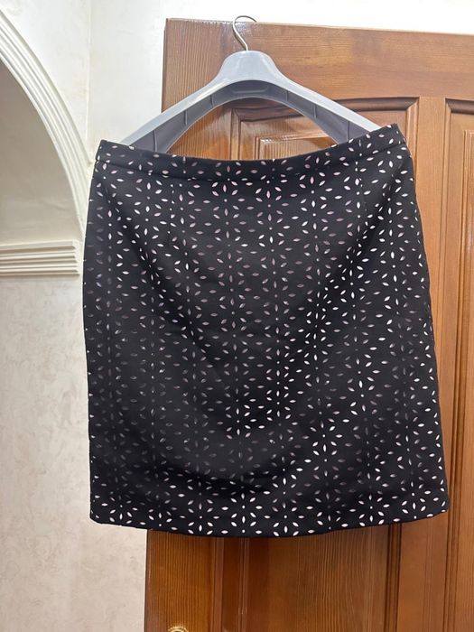 Продам юбочный костюм