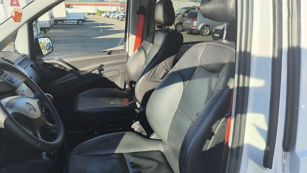 Vând Mercedes Vito