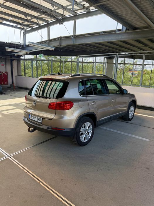 VW Tiguan 2.0 TDI 177 CP 4x4 • Bi-Xenon • Day Light LED • Climatronic • Senzori parcare • Scaune încălzite • Pilot automat • Park Assist • Proprietar