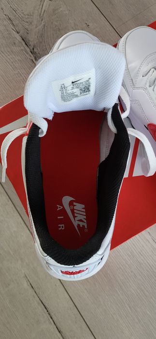 Papuci Nike noi în cutie